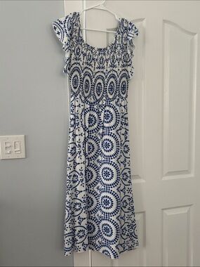 Cupshe Blue and White Patterned Women’s Maxi Dress